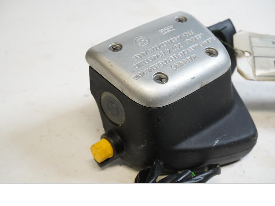 Höger sida på Kopplingslavcylinder från en BMW R 1200 C -2002 motorcykel.