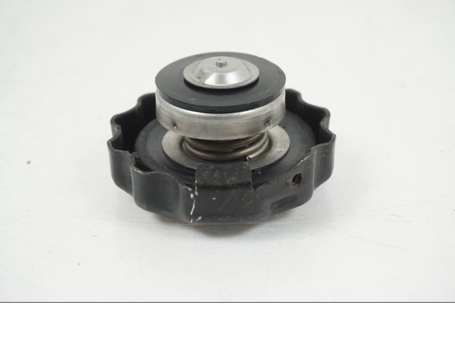 Höger sida på Vattenkyllock från en Honda CBR 125 R -2006 motorcykel.