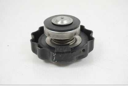 Höger sida på Vattenkyllock från en Honda CBR 125 R -2006 motorcykel.