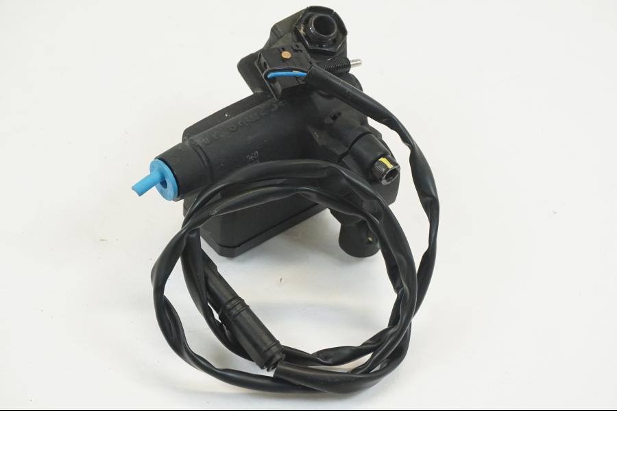 Vänster sida på Kopplingshuvudcylinder från en Ducati Scrambler 800 -2022 motorcykel.