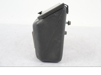 Baksidan på Verktygslåda från en Suzuki GSX 550 EF -1985 motorcykel.