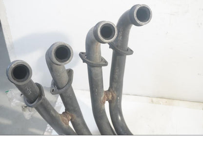 Höger sida på Grenrör från en Yamaha FZ-S 600 -1998 motorcykel.