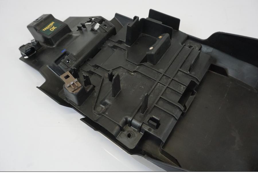 Extrabild4 på Undertail från en Triumph Trident -2021 motorcykel.