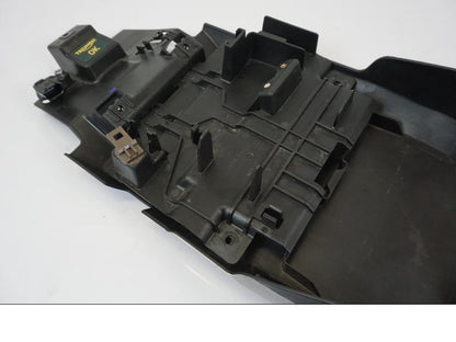 Extrabild4 på Undertail från en Triumph Trident -2021 motorcykel.