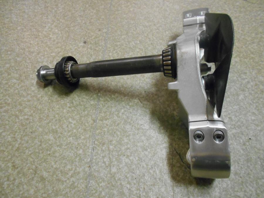 Höger sida på Gaffelkrona från en Suzuki M 1800 -2007 motorcykel.