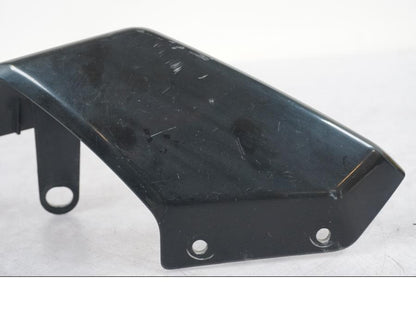 Snett uppifrån på Bakvinge från en Yamaha MT-07 -2018 motorcykel.