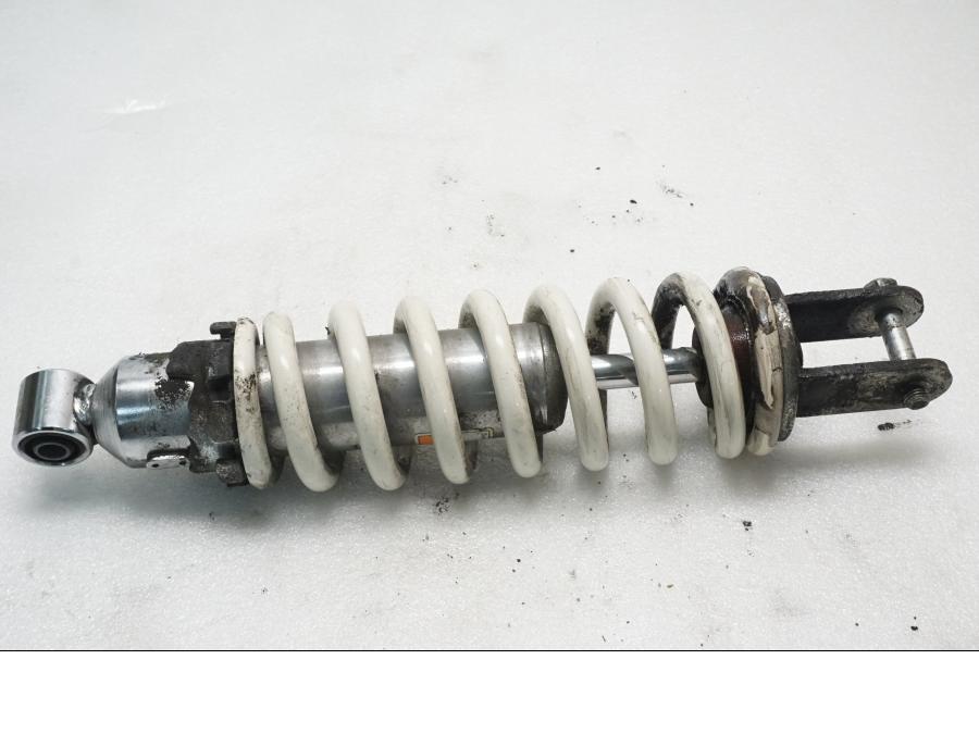 Baksidan på Stötdämpare från en Suzuki SV 650 -2006 motorcykel.