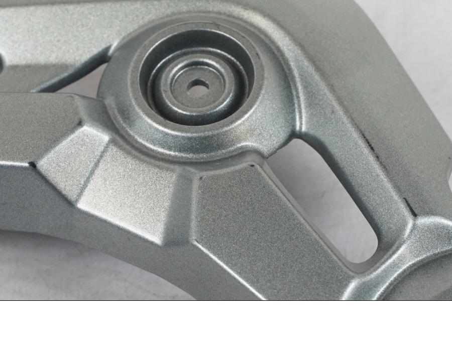 Baksidan på Ramskydd från en Kawasaki Z 900 -2019 motorcykel.