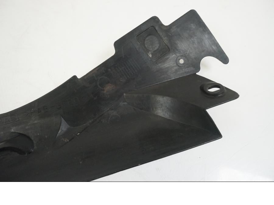 Snett nerifrån på Vattenkylkåpa från en Suzuki GSX-R 750 -2001 motorcykel.