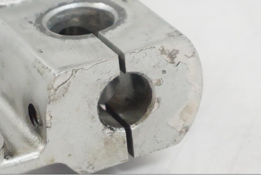 Höger sida på Gaffelben från en BMW F 650 CS -2002 motorcykel.