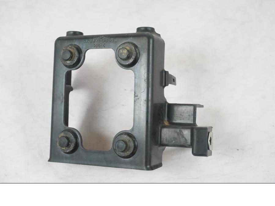 Höger sida på Batterihållare från en Kawasaki ZZ-R 1400 -2009 motorcykel.