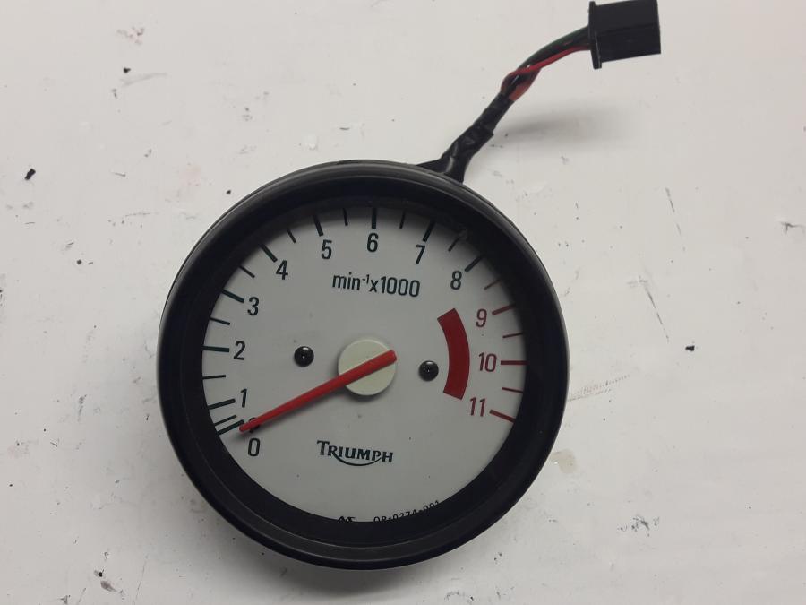Framsidan på Varvräknare från en Triumph Tiger -1999 motorcykel.