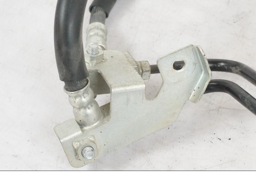 Baksidan på Bromsledning från en Suzuki GSX-S 1000 -2017 motorcykel.