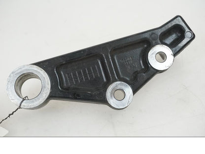 Vänster sida på Bromsoksfäste från en Suzuki M 1800 -2009 motorcykel.