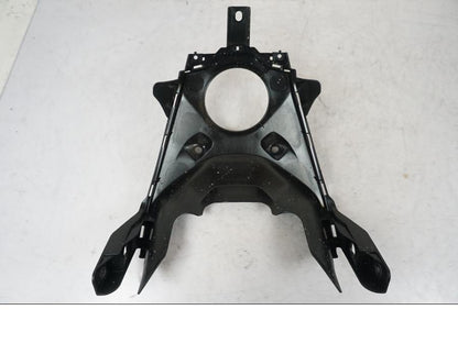 Snett uppifrån på Bensintankskåpa från en Yamaha MT-07 -2023 motorcykel.