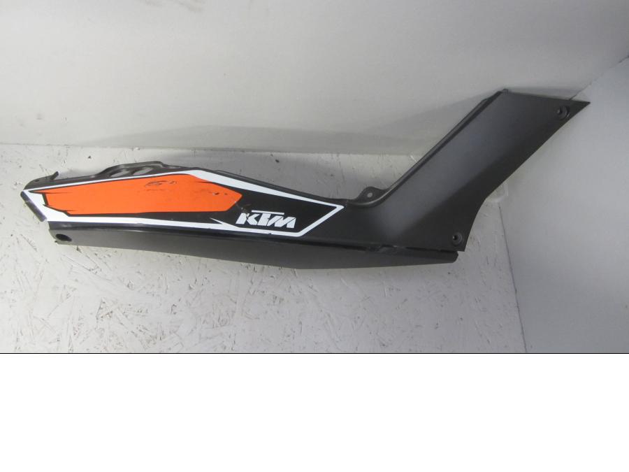 Framsidan på Bakvinge från en KTM 125 Duke -2014 motorcykel.