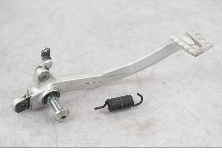 Framsidan på Bromspedal från en Yamaha MT-09 -2016 motorcykel.