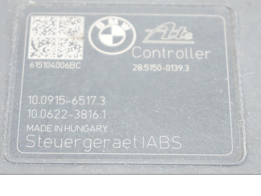 Vänster sida på ABS Modulator från en BMW K 1600 -2015 motorcykel.