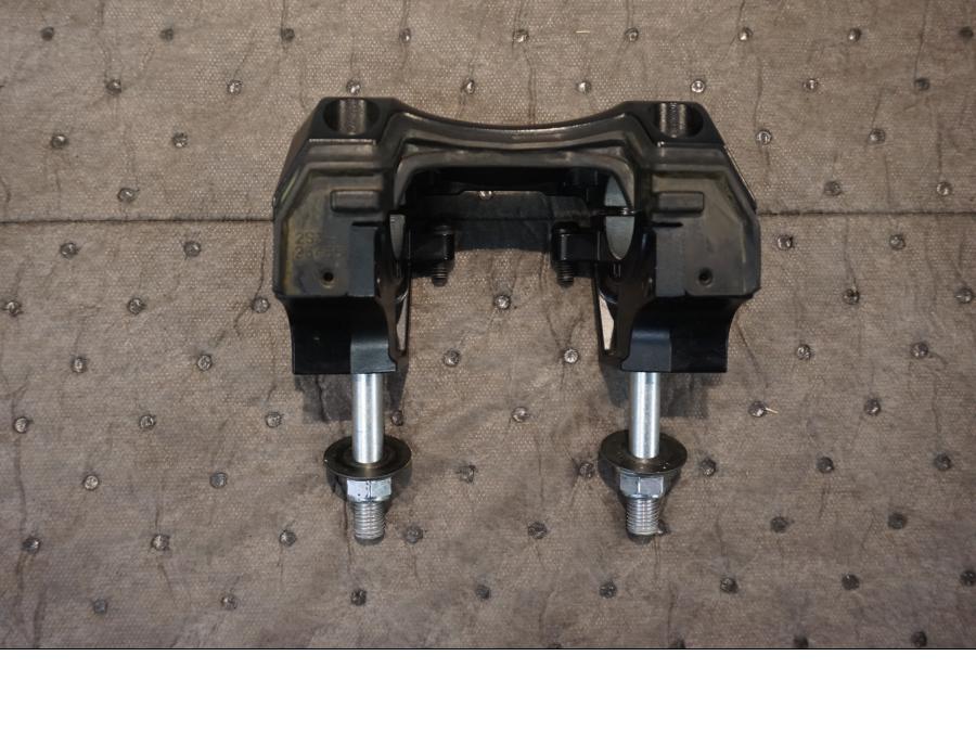 Baksidan på Styrfäste från en Yamaha V-Max 1700 -2010 motorcykel.