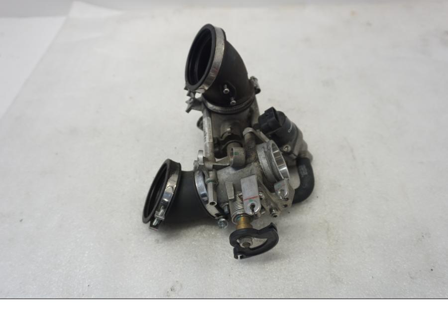 Baksidan på Spjällhus från en Ducati Monster 796 -2013 motorcykel.