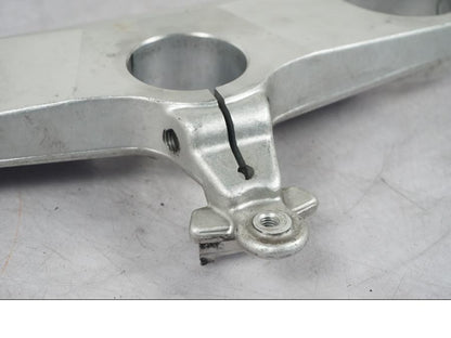 Baksidan på Gaffelkrona från en Ducati 748 -2002 motorcykel.