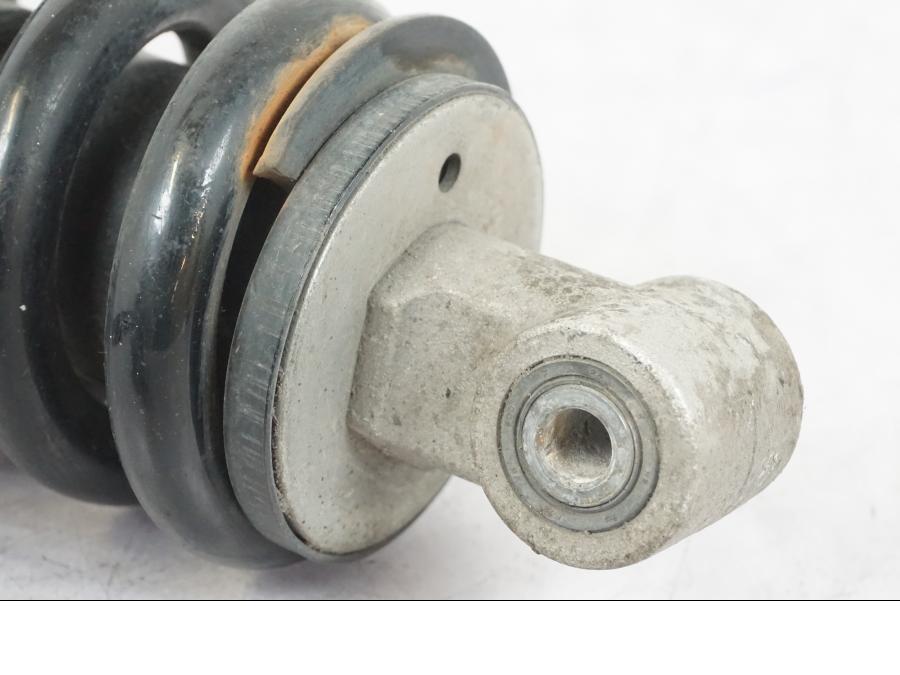 Höger sida på Stötdämpare från en Honda NT 650 V -2002 motorcykel.