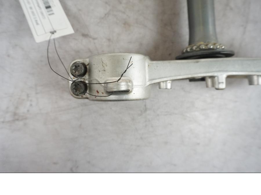 Höger sida på Gaffelkrona från en BMW S 1000 XR -2019 motorcykel.