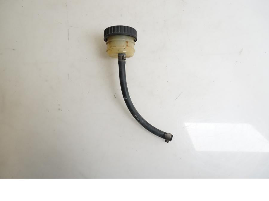 Framsidan på Bromsvätskebehållare från en BMW K 1200 S -2007 motorcykel.