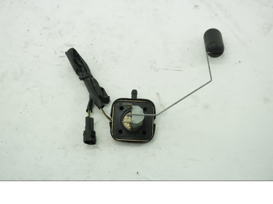 Baksidan på Bensintankgivare från en Kawasaki VN 1500 Classic Tourer -2001 motorcykel.