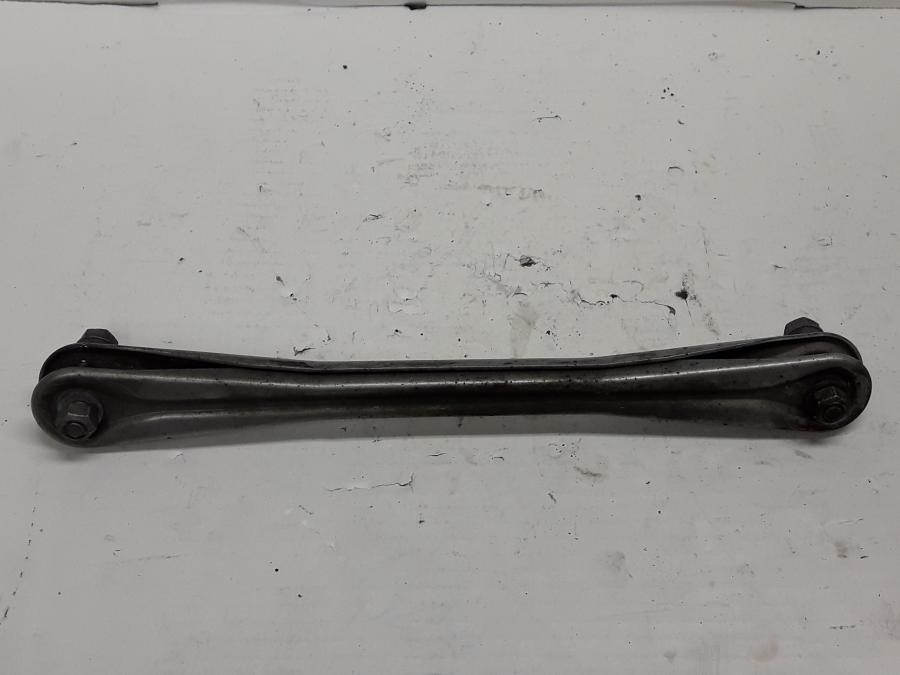 Baksidan på Parallellstag från en BMW K 1200 LT -2006 motorcykel.