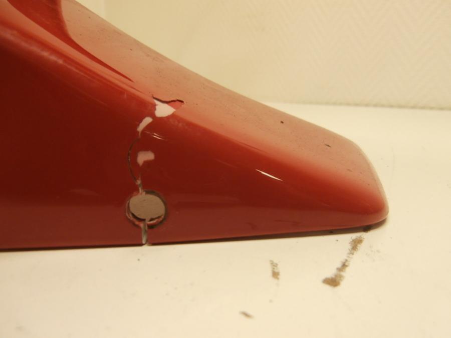 Vänster sida på Toppkåpa från en Ducati ST2 -1998 motorcykel.