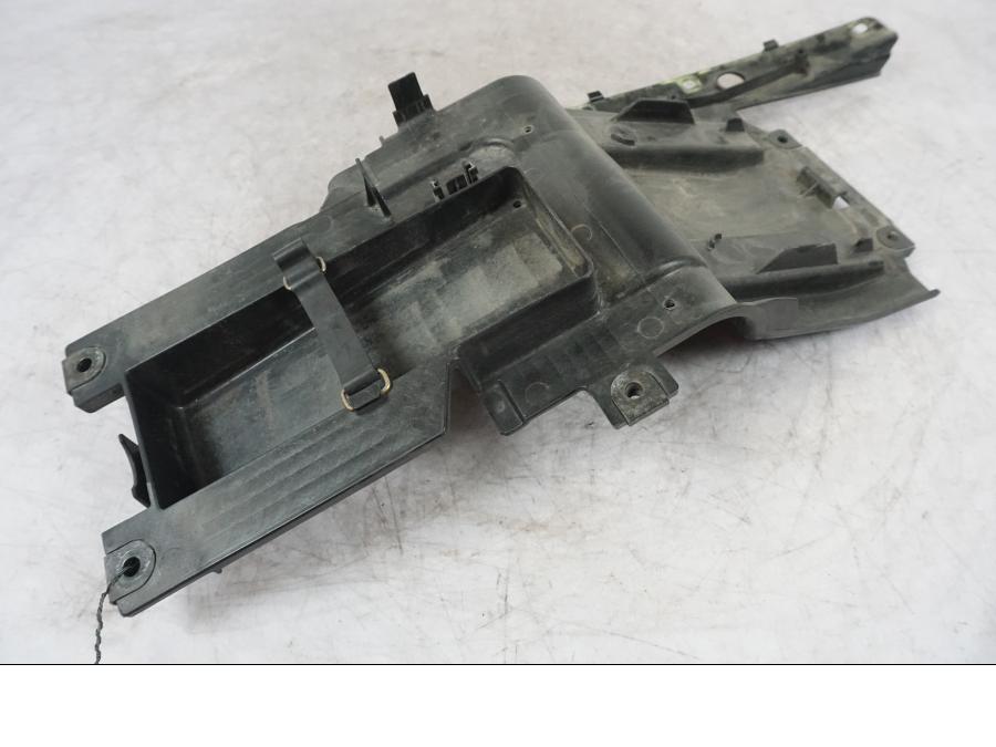 Höger sida på Undertail från en Kawasaki ZX-6R -2006 motorcykel.