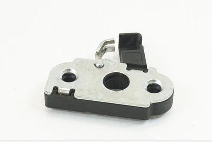 Framsidan på Sadellåsmekanism från en Ducati Streetfighter 1098 -2010 motorcykel.