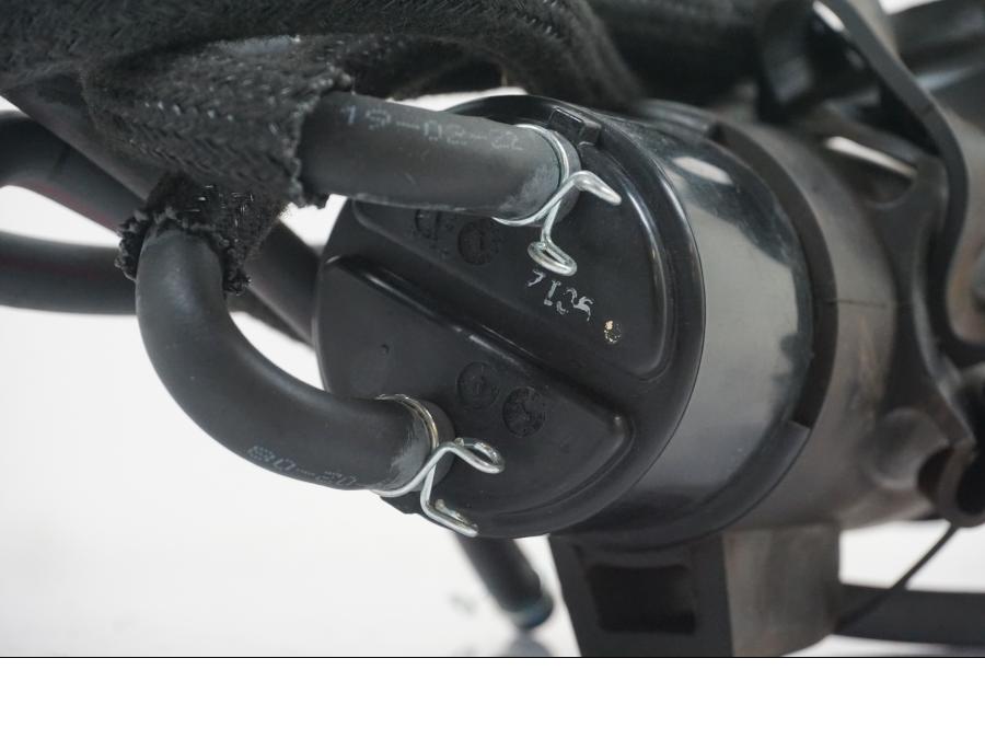 Snett uppifrån på Fuel Evap System från en Yamaha MT-07 -2019 motorcykel.