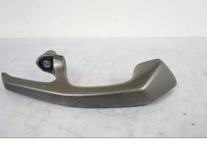 Extrabild1 på Passagerarhandtag från en Kawasaki ER-6N -2012 motorcykel.