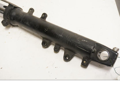 Baksidan på Gaffelben från en Triumph Daytona 650 -2005 motorcykel.