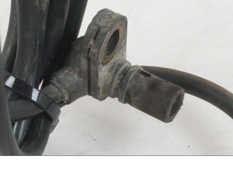 Höger sida på ABS givare från en BMW F 800 GS -2008 motorcykel.