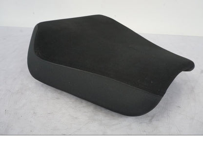 Framsidan på Sadel från en KTM 1290 Super Duke R -2023 motorcykel.