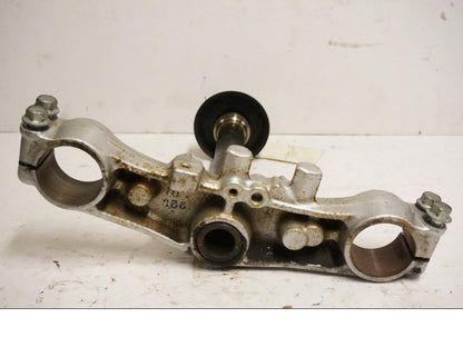 Baksidan på Gaffelkrona från en Suzuki SV 650 -2002 motorcykel.