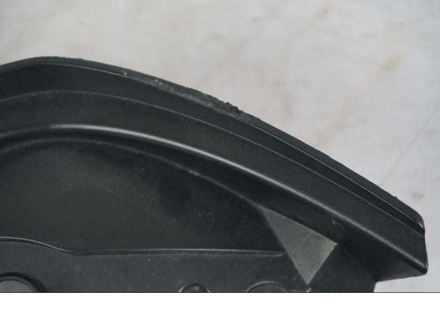 Höger sida på Instrumentpanelsfäste från en KTM 690 SM R -2009 motorcykel.