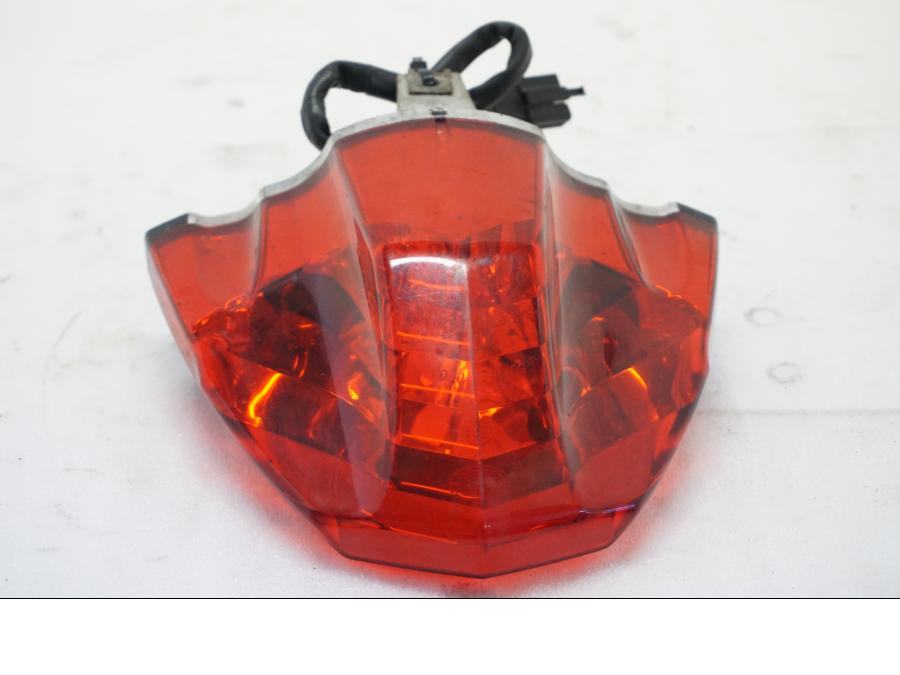 Framsidan på Baklampa från en Aprilia SL 750 Shiver -2008 motorcykel.