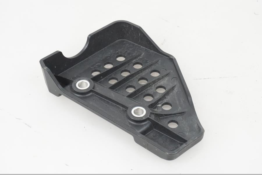 Baksidan på Fotpinnehälskydd från en H-D Adventure Pan America Special RA1250S -2021 motorcykel.