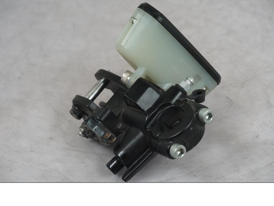 Framsidan på Bromshuvudcylinder från en Kawasaki GTR 1400 -2008 motorcykel.