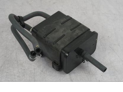 Baksidan på Fuel Evap System från en Yamaha MT-09 SP -2018 motorcykel.