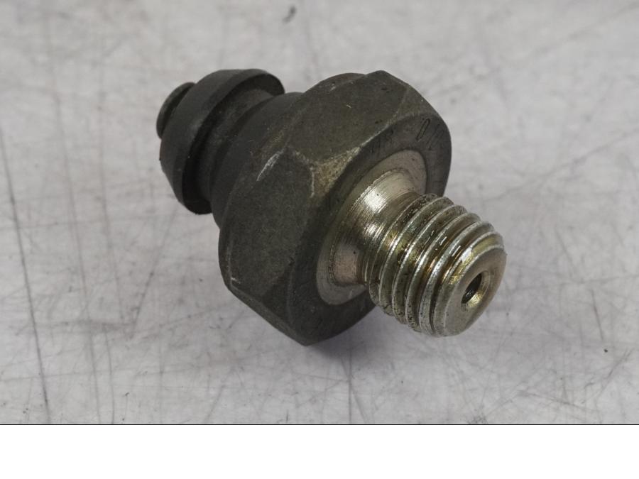 Framsidan på Oljetryckgivare från en BMW R 1100 GS -1998 motorcykel.