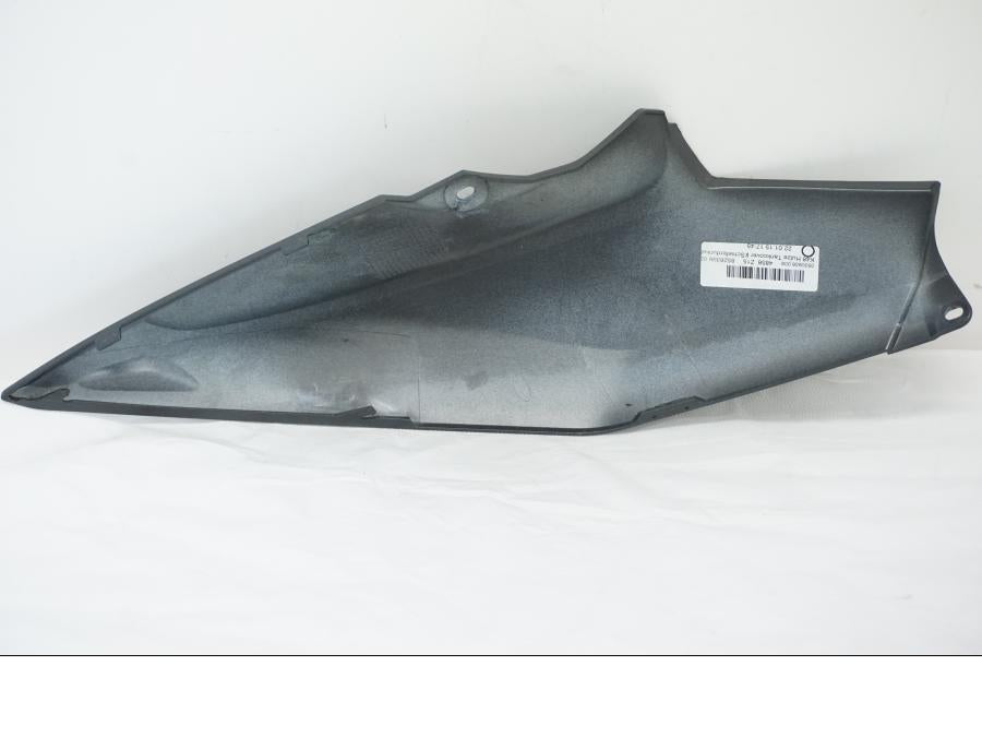 Höger sida på Bensintankskåpa från en BMW K 1600 -2015 motorcykel.