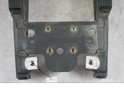 Vänster sida på Bakram från en Triumph Tiger -2009 motorcykel.