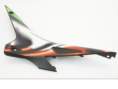 Framsidan på Sidopanel från en Aprilia Tuono V4R -2016 motorcykel.