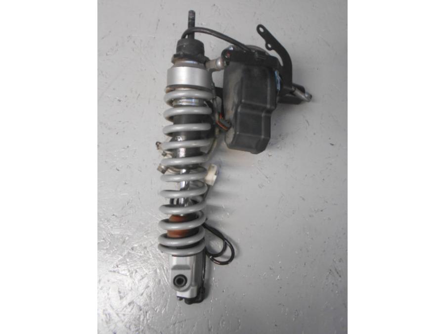 Baksidan på Stötdämpare ESA från en BMW R 1200 GS -2011 motorcykel.