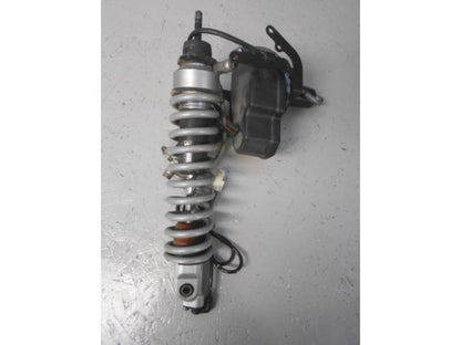 Baksidan på Stötdämpare ESA från en BMW R 1200 GS -2011 motorcykel.